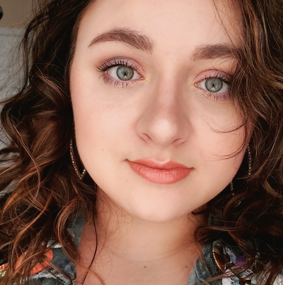 Poshmark profile picture for @lawyered